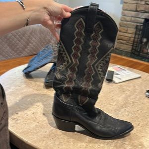Dan Post vintage cowboy boots. Good used condition.